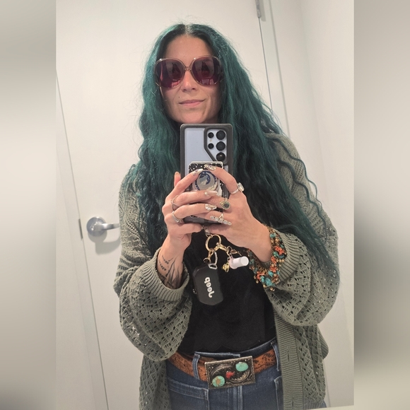 Meet your Posher, Alissa - Picture 2 of 2